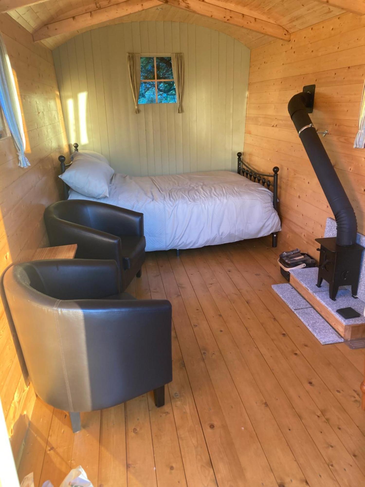 Shepherds Hut On Alpaca And Working Farm *